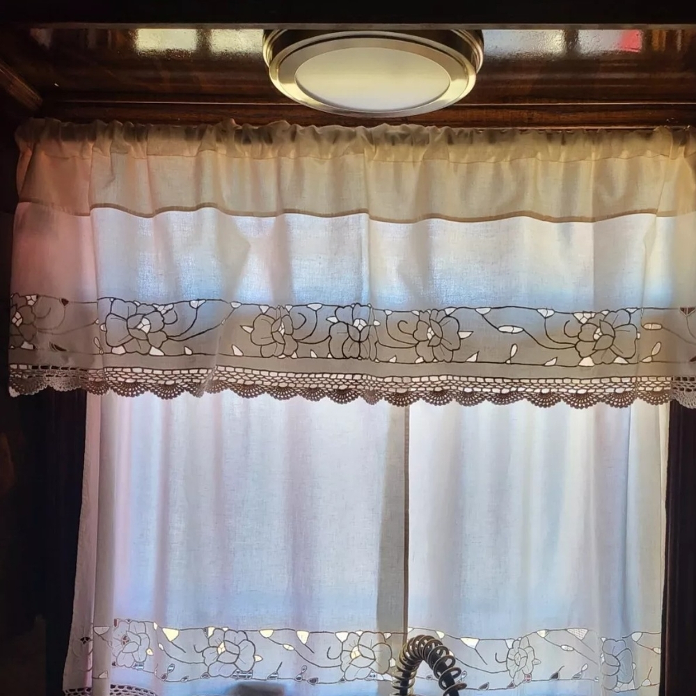Cream and White Elegant Drapes for a Sophisticated Touch